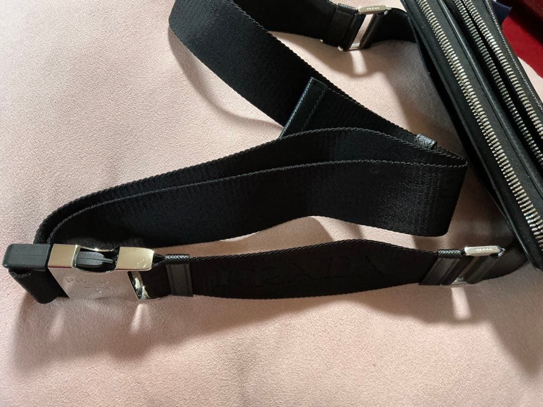 PRADA ブラック ボディウエストポーチ