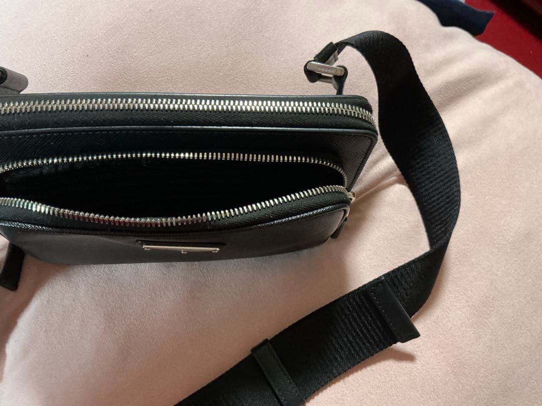 PRADA ブラック ボディウエストポーチ