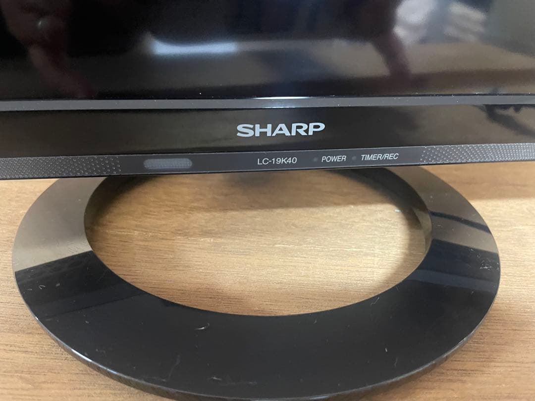 SHARP LC-19K40 19インチ液晶テレビ　美品・リモコン付きです