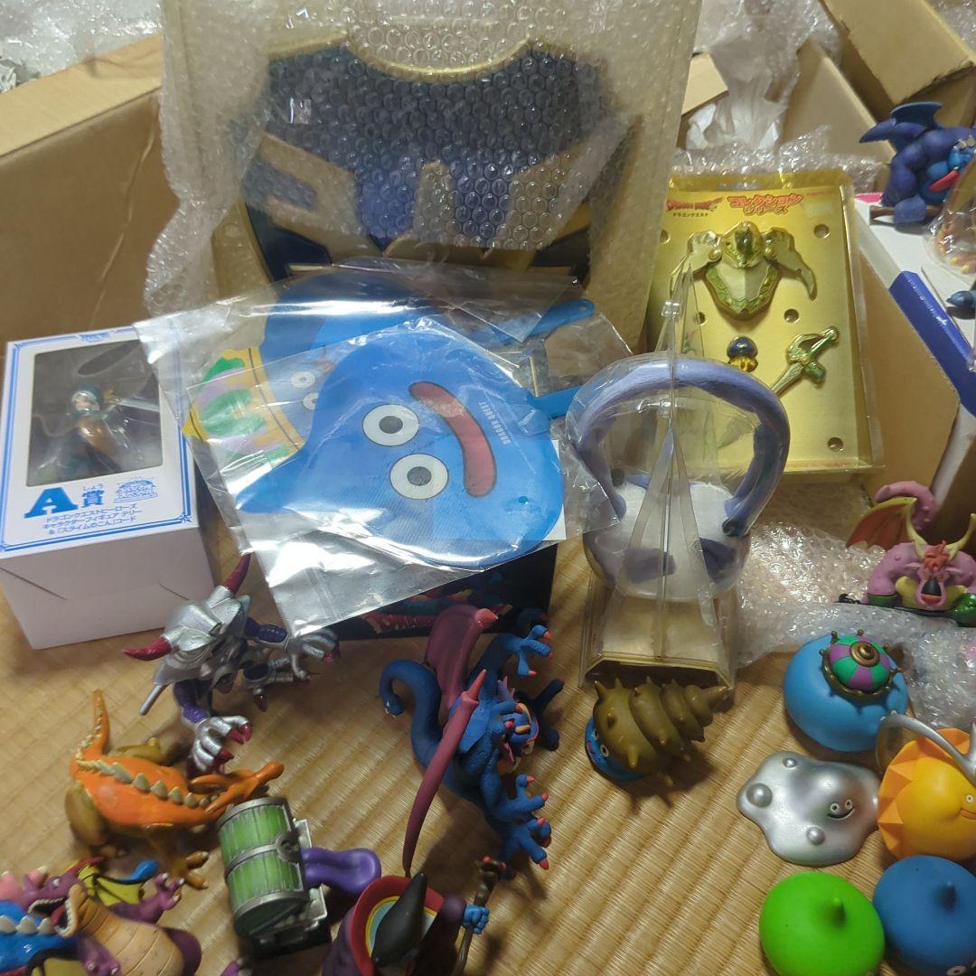 まとめてドラクエソフビ90体ほど、おまけで勇者と仲間その他キャラクター、