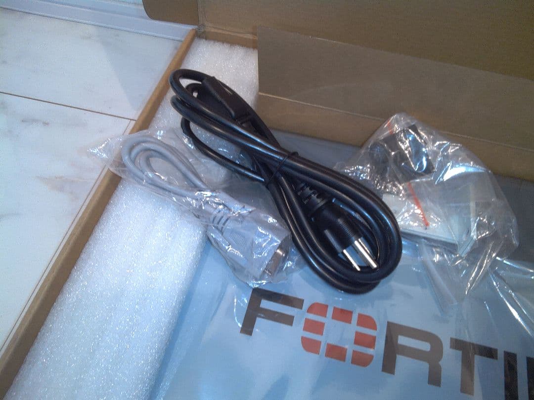 a63 Fortinet FortiSwitch 124F POE 新品未使用