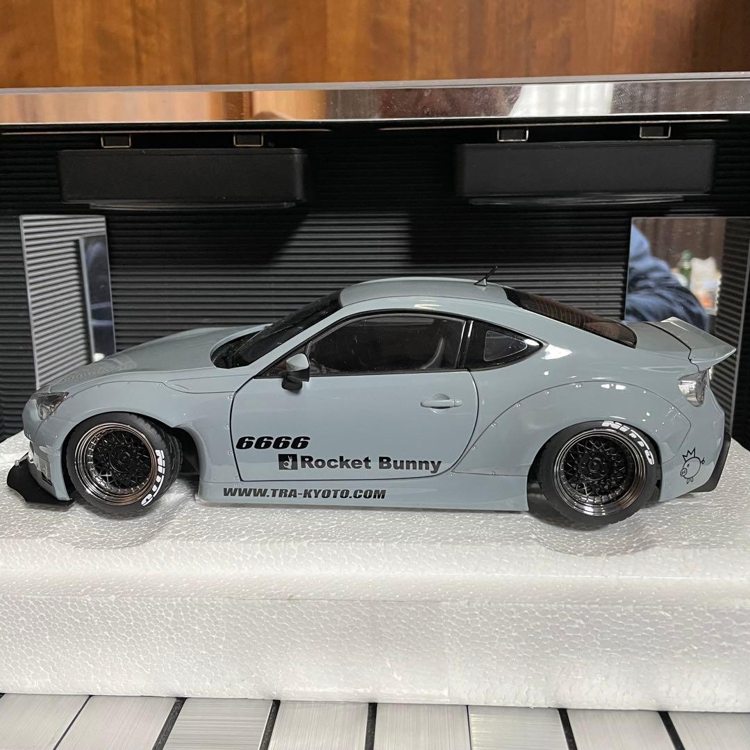 未展示品オートアー1/18ロケットバニー86コンクリート・グレーブラックホイール