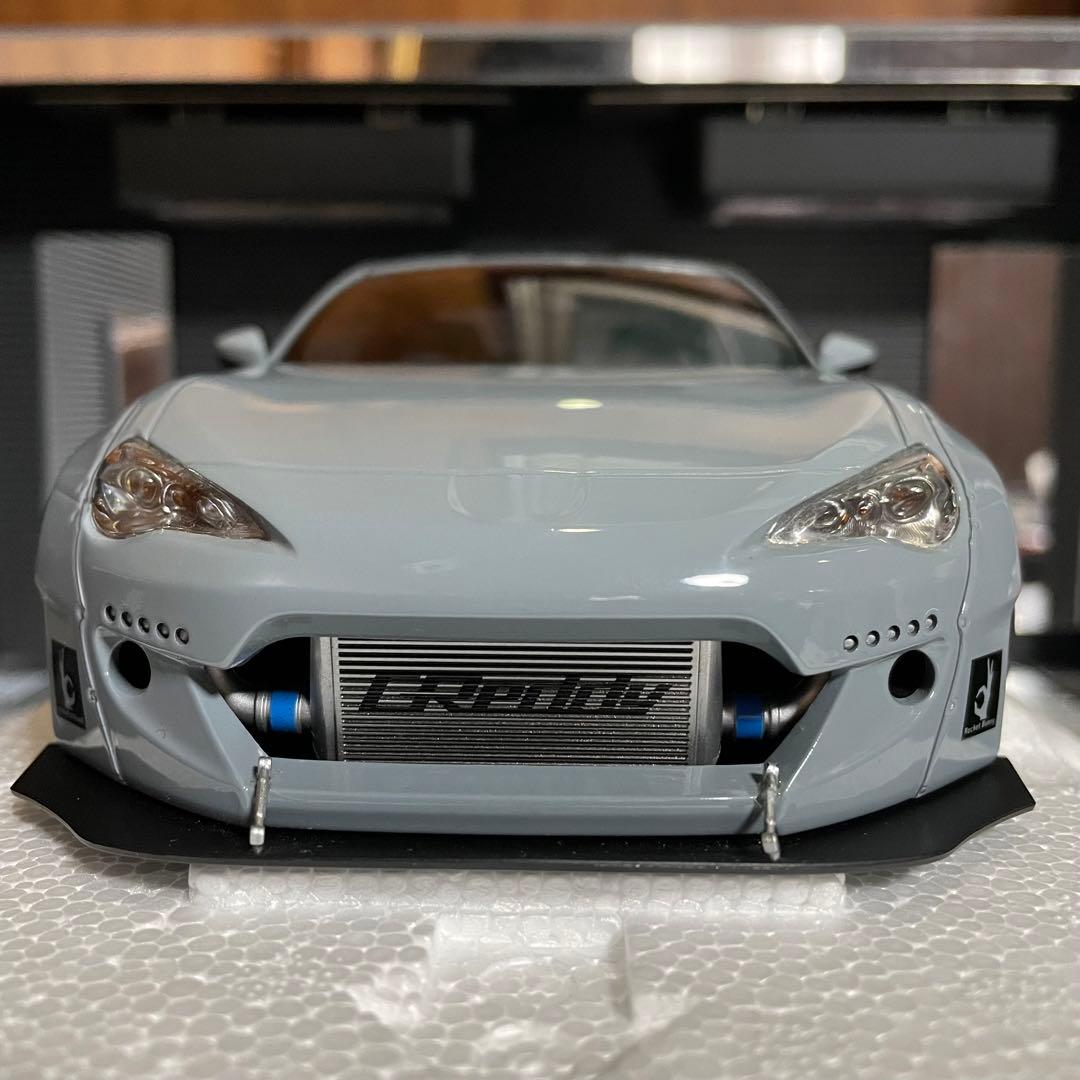 未展示品オートアー1/18ロケットバニー86コンクリート・グレーブラックホイール