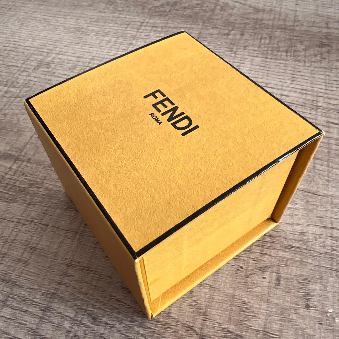 【本日限定セール】FENDI エフ イズ フェンディ ピアス　ゴールド 箱付可