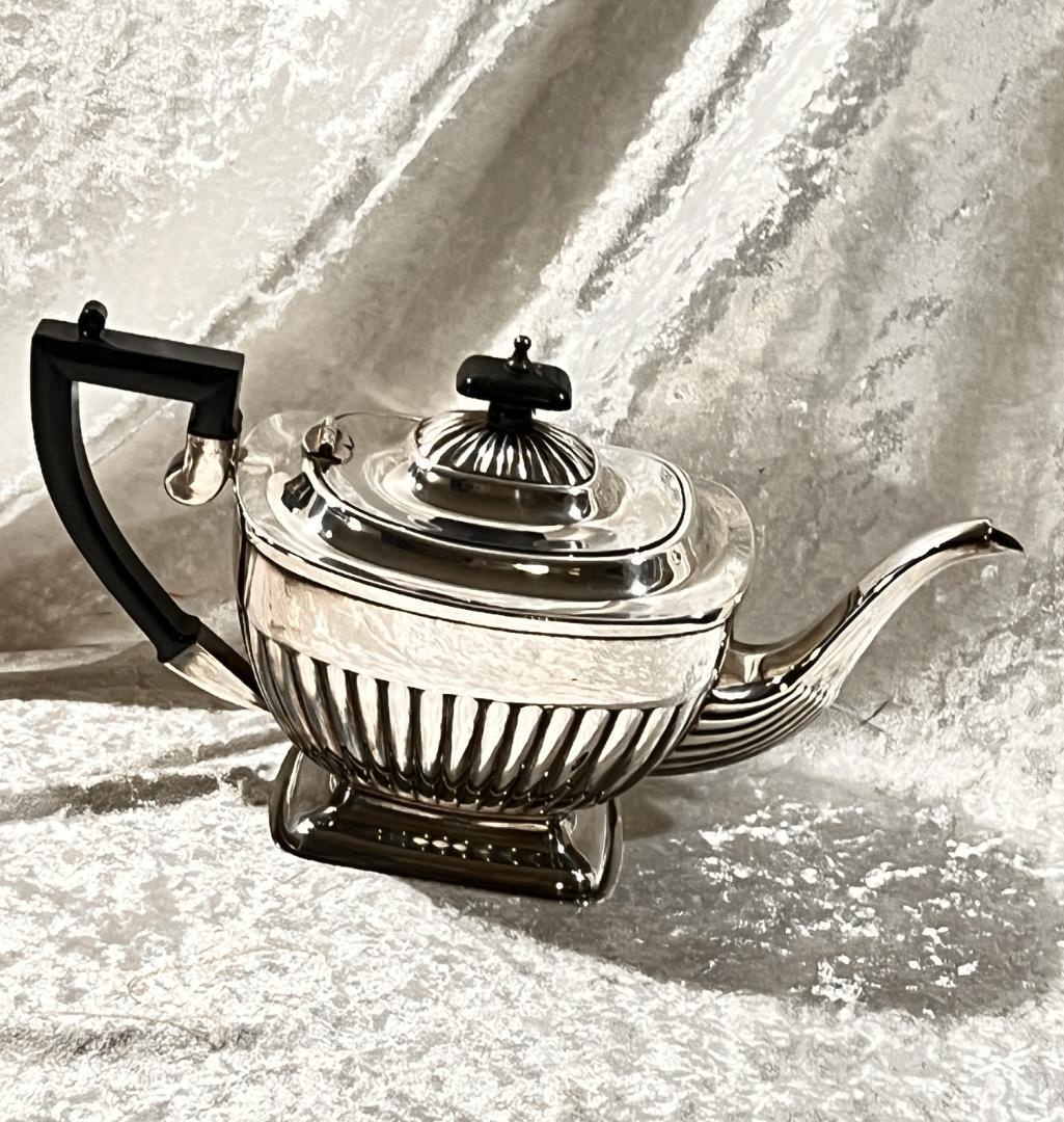 シルバープレートティーポット　刻印あり　Sheffield　England
