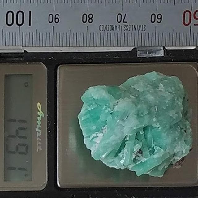 14.91g　和菓子エメラルド　鉱物標本　母岩付き