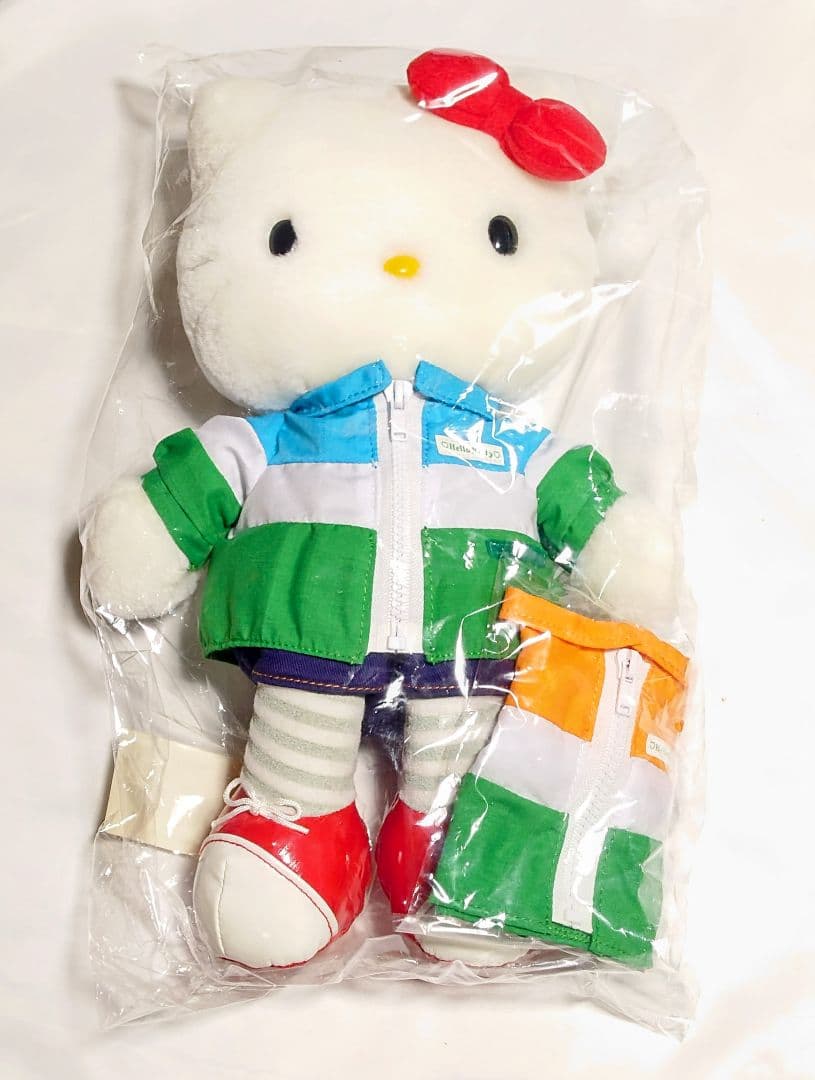 サンリオハローファミリーマートキティちゃんぬいぐるみ。