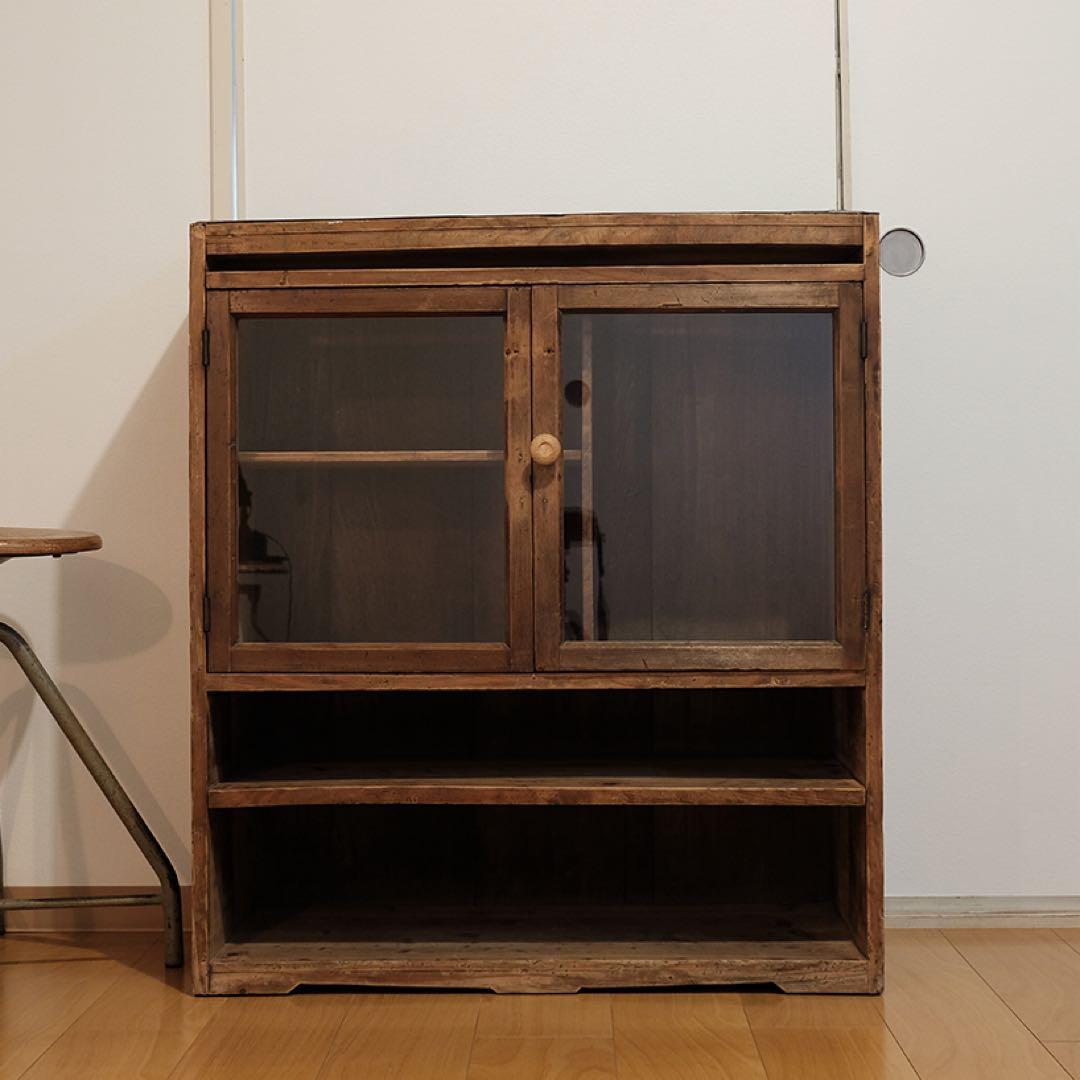 ヴィンテージ木製キャビネット、侘寂の美学漂う一品