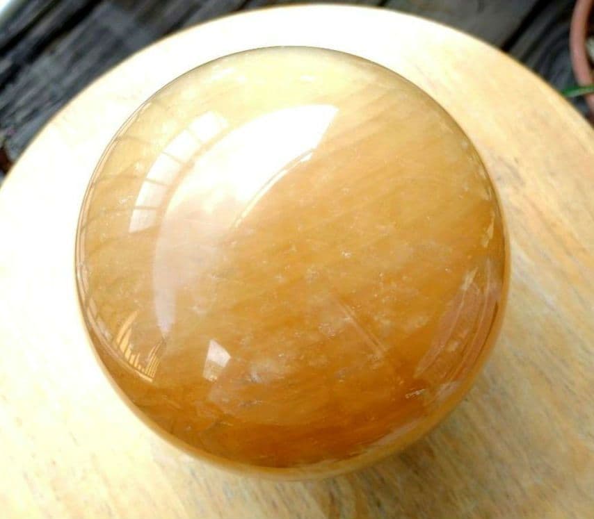 割引大特価☆虹入りハニーゴールデンカルサイト　丸玉　スフィア　３Kg　木製台座付