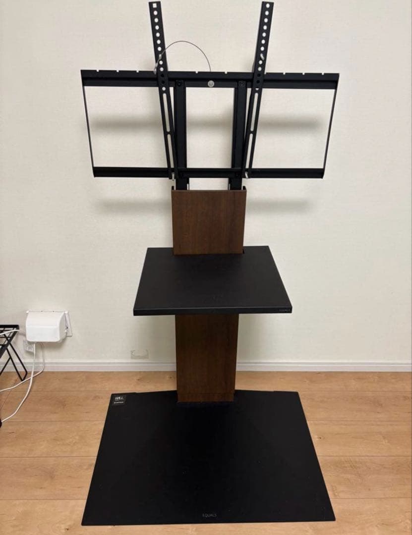 EQUALSWALLV3 LOW TYPE テレビスタンド 間接照明、棚版付き