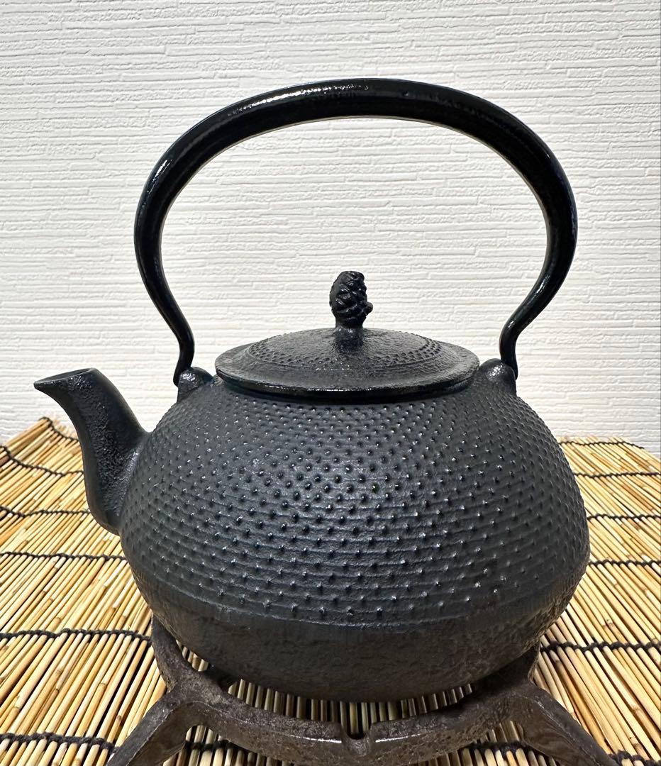 新品、供箱等付属品付　南部運南堂　南部鍋元造　１２型アラレ　南部鉄瓶　南部鉄器