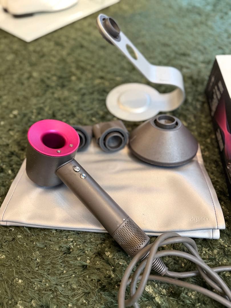 Dyson Supersonic ヘアドライヤー 純正パーツ付き
