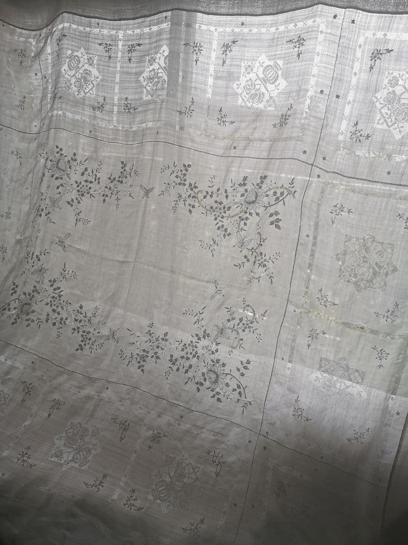 アンティーク ニードルワーク 舞う蝶と花の手刺繍＆フィレレース大判クロスカーテン