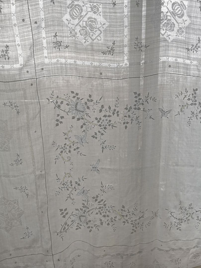 アンティーク ニードルワーク 舞う蝶と花の手刺繍＆フィレレース大判クロスカーテン