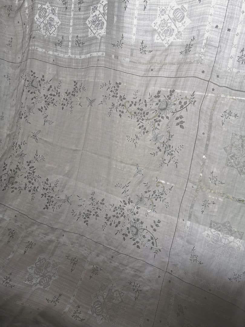 アンティーク ニードルワーク 舞う蝶と花の手刺繍＆フィレレース大判クロスカーテン