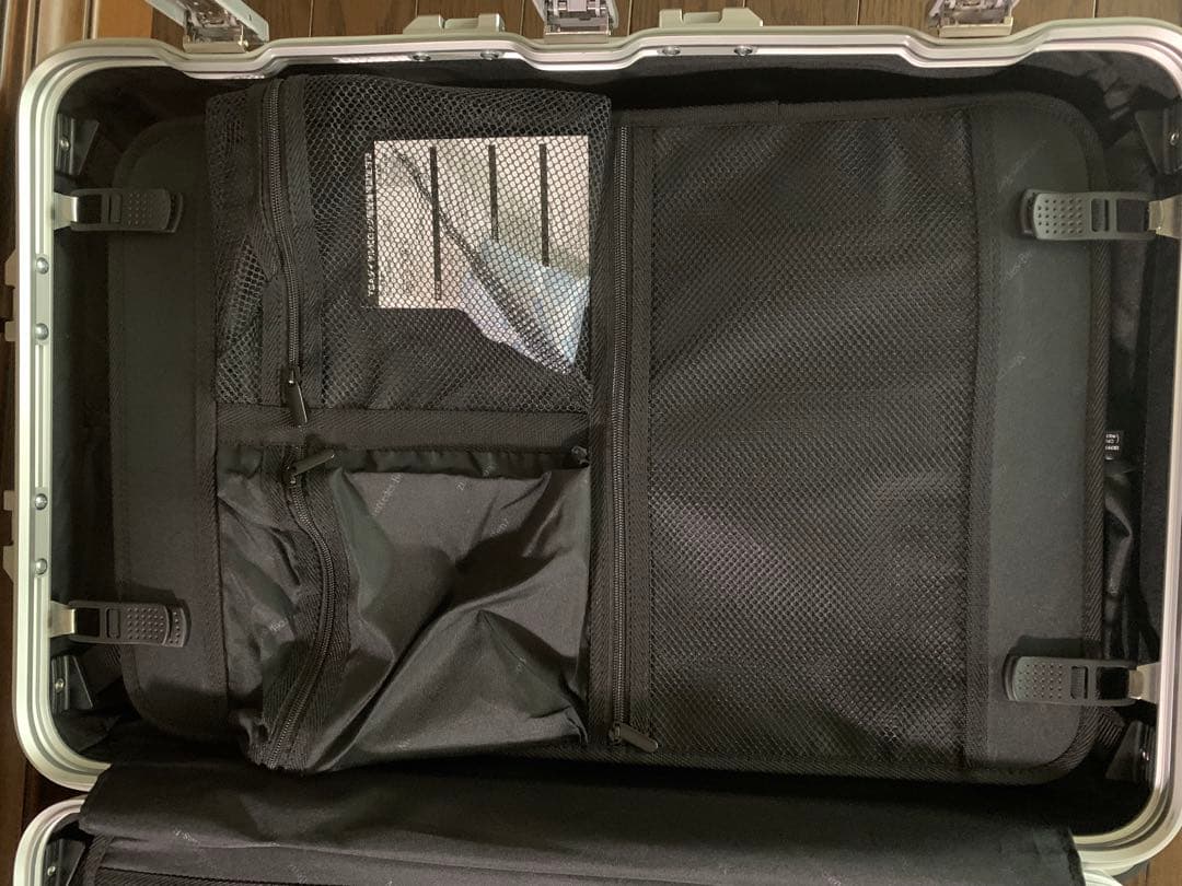 Mercedes アルミニウム キャリーケース シルバー