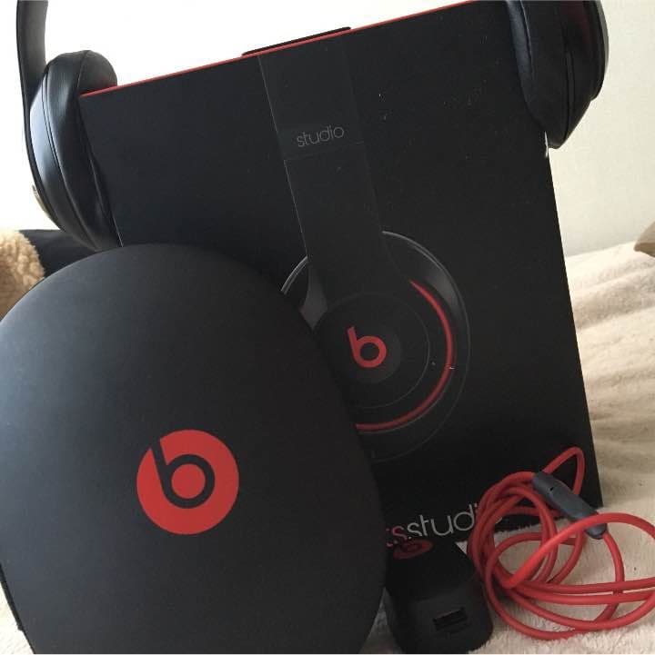 beats studio 黒赤
