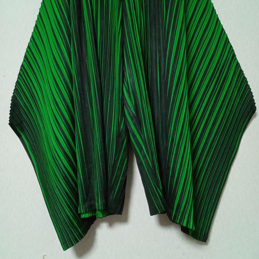 PLEATS PLEASE　プリーツパンツ