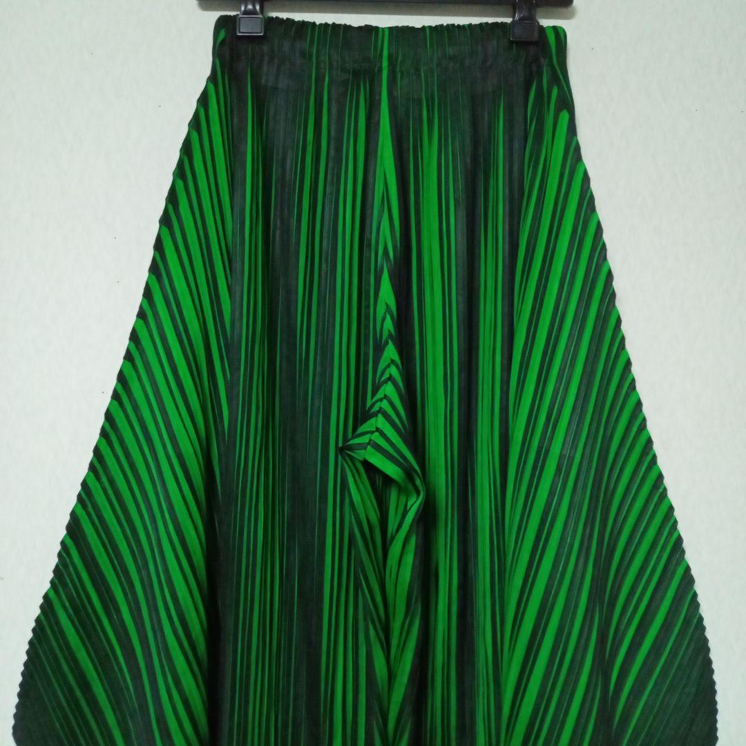 PLEATS PLEASE　プリーツパンツ