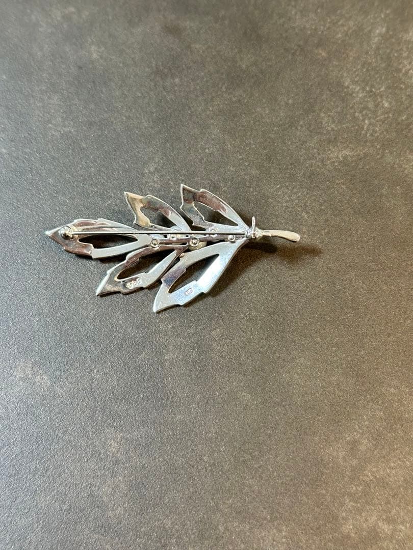 ミキモト　シルバーブローチ　リーフ