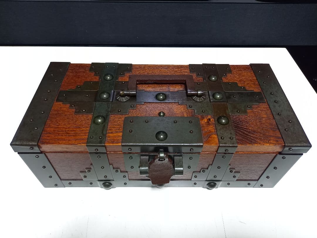 希少　和工芸　細工　手掛け　千両箱　欅　無垢材　手打ち金具　大小　二品