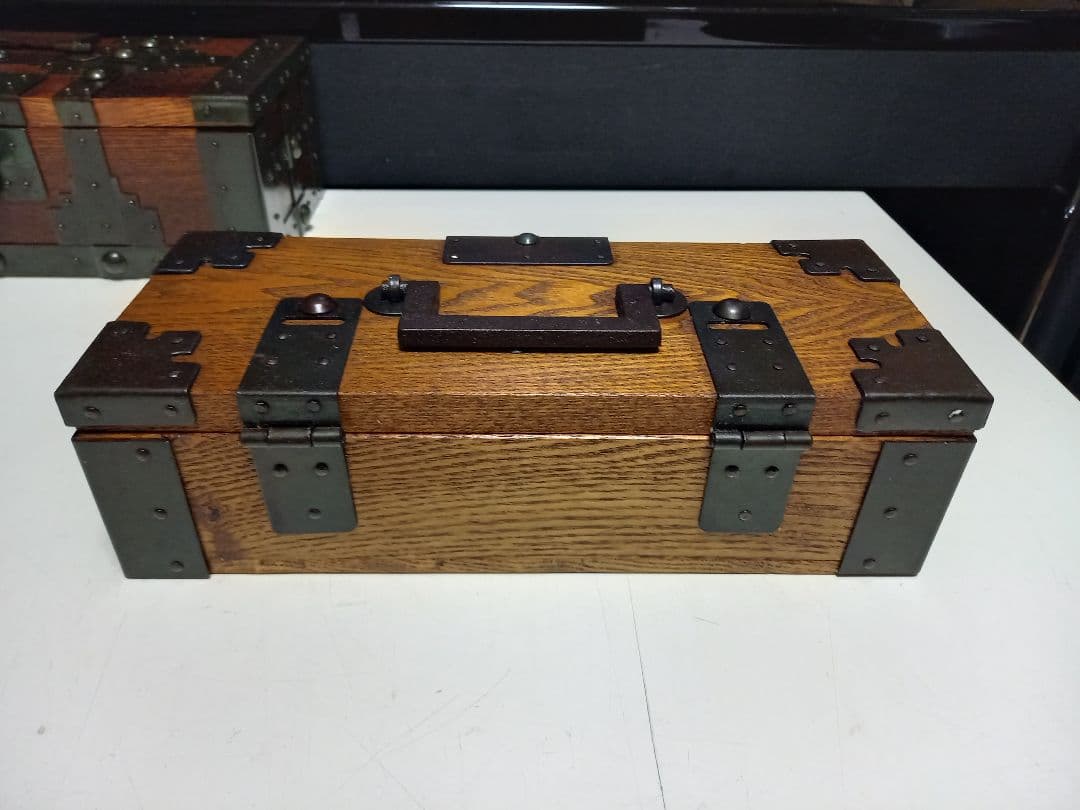 希少　和工芸　細工　手掛け　千両箱　欅　無垢材　手打ち金具　大小　二品