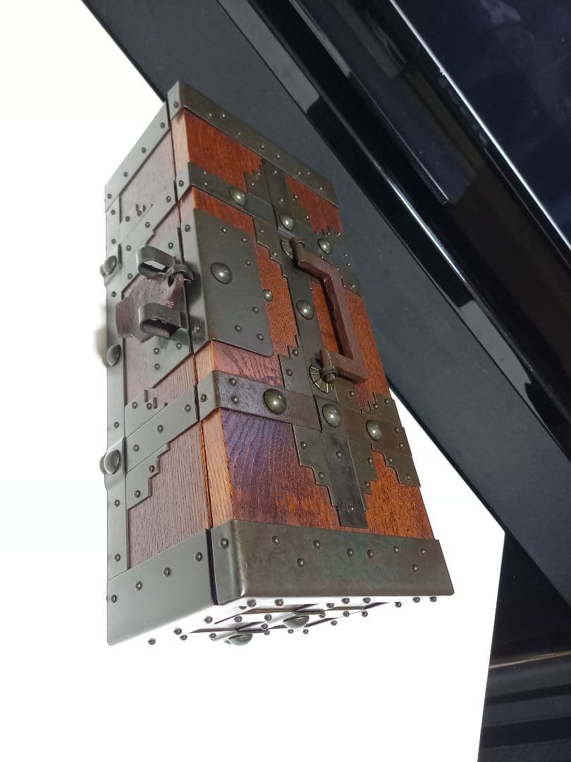 希少　和工芸　細工　手掛け　千両箱　欅　無垢材　手打ち金具　大小　二品