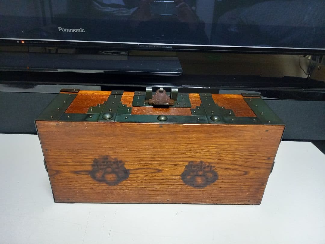 希少　和工芸　細工　手掛け　千両箱　欅　無垢材　手打ち金具　大小　二品