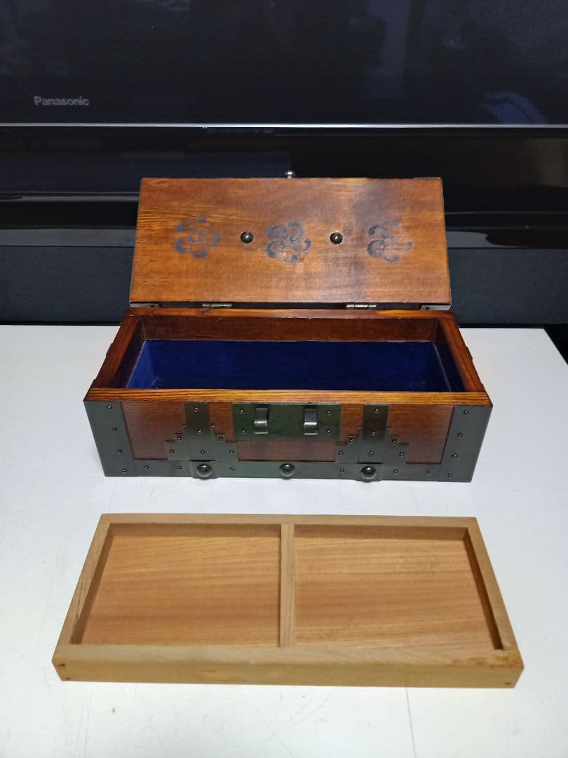 希少　和工芸　細工　手掛け　千両箱　欅　無垢材　手打ち金具　大小　二品