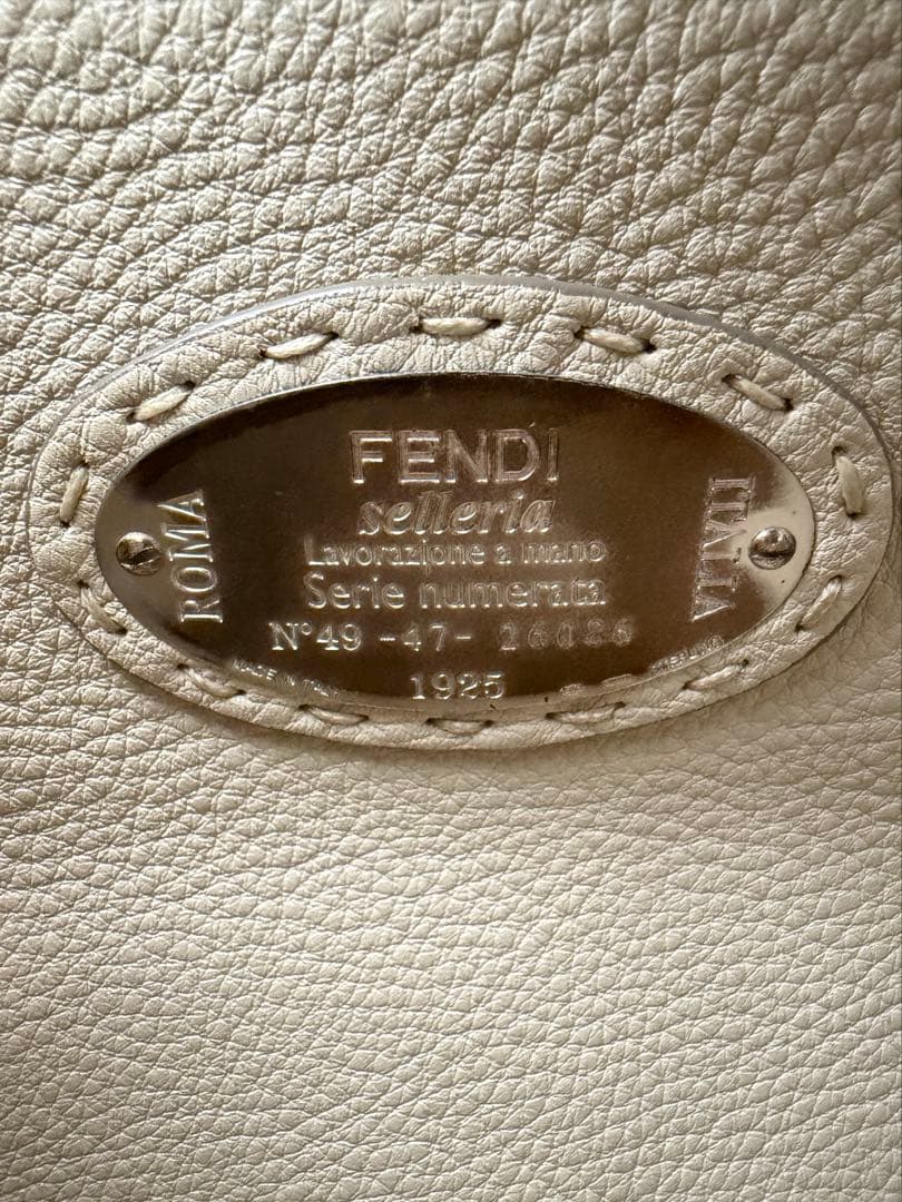 FENDI セレリア ピーカブー ミディアム アスファルトグレー