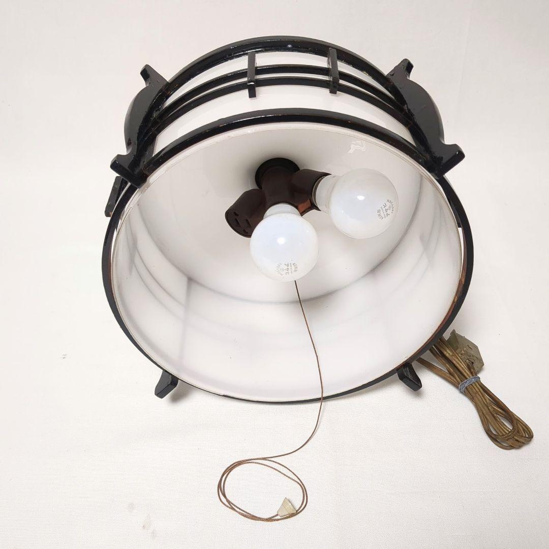 昭和レトロ　乳白ガラス　木枠ペンダントライト 電笠 　吊り照明　アンティーク