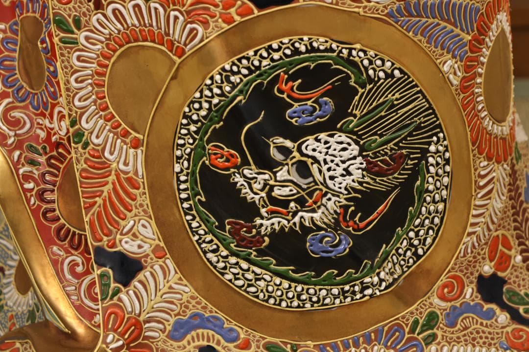 九谷焼 八幡窯 色絵金彩龍図　お多福 像　お福　置物　高さ約77cm　BK67