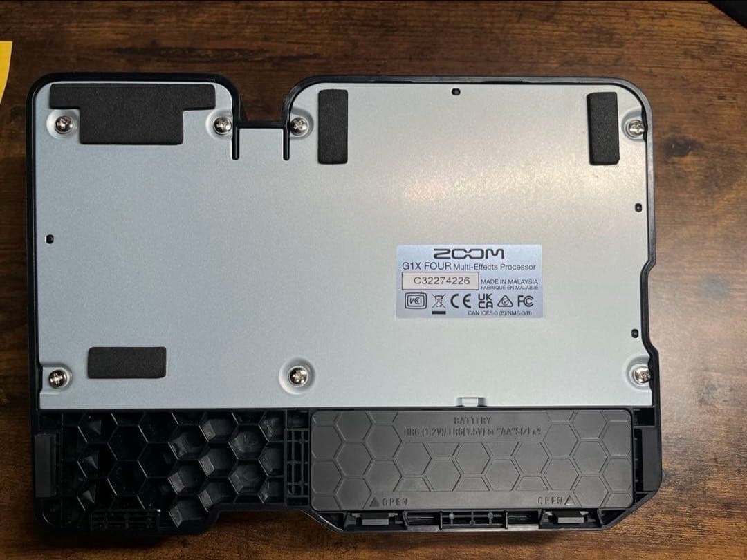 ZOOM G1X FOUR マルチエフェクトプロセッサー （純正アダプタ付き）