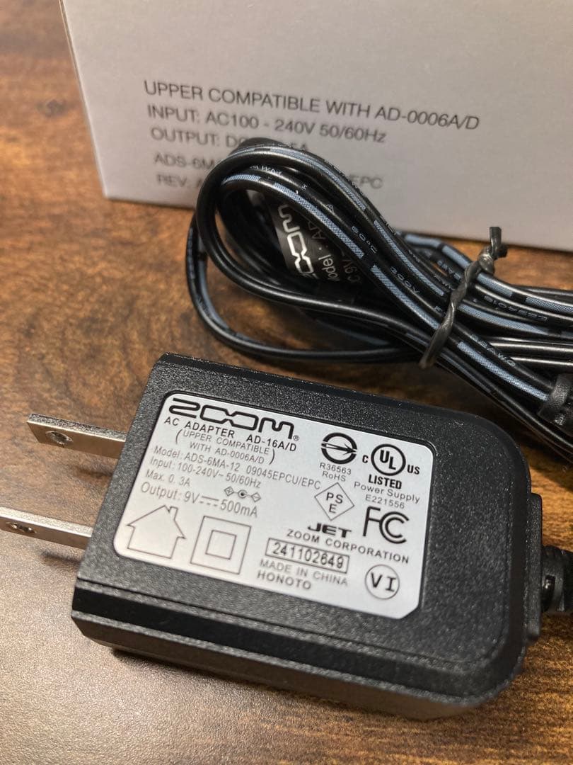 ZOOM G1X FOUR マルチエフェクトプロセッサー （純正アダプタ付き）