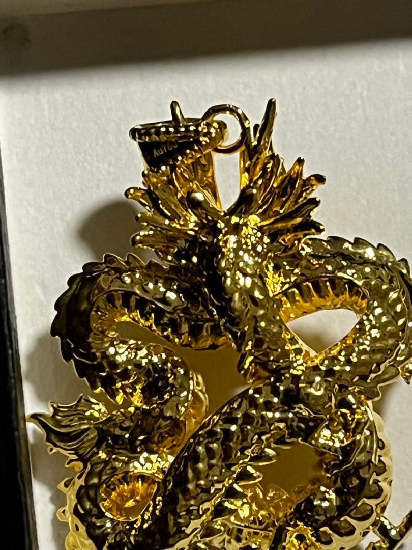 18 K ドラゴンペンダント (1 gram) とxiomi watch