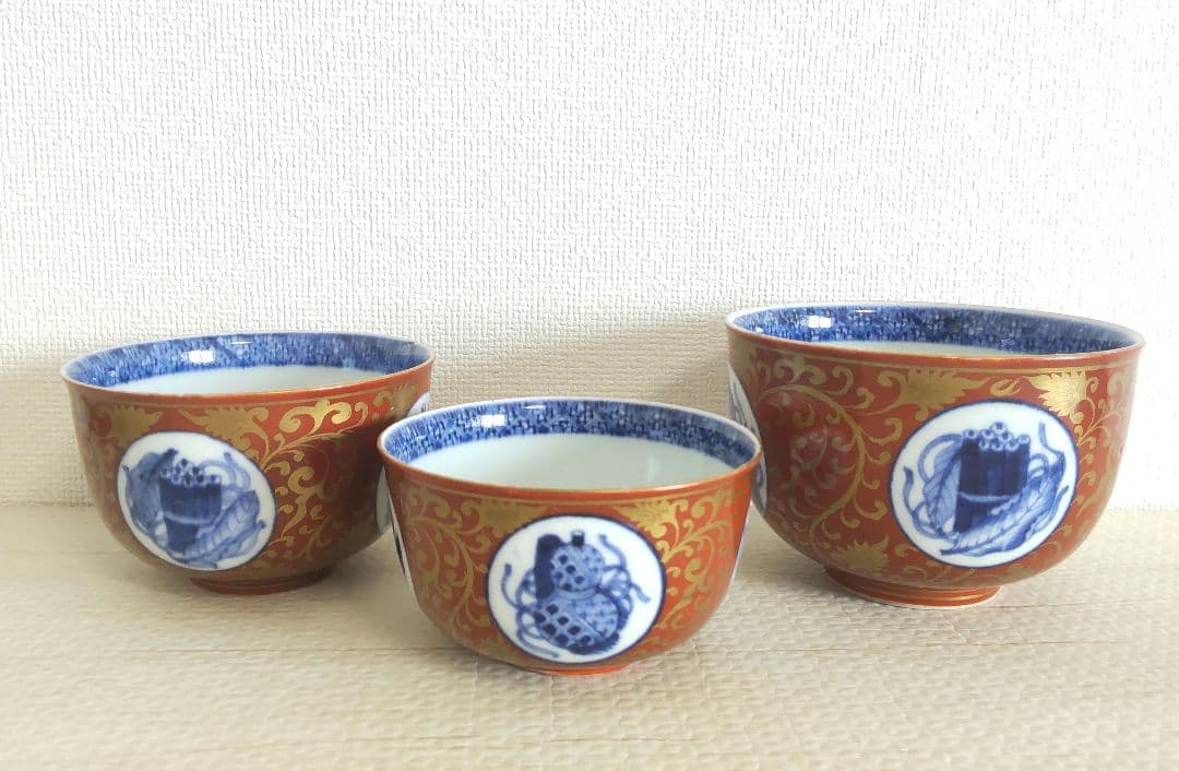 お値下げしました、三つ組　金唐草　宝尽くし　向付