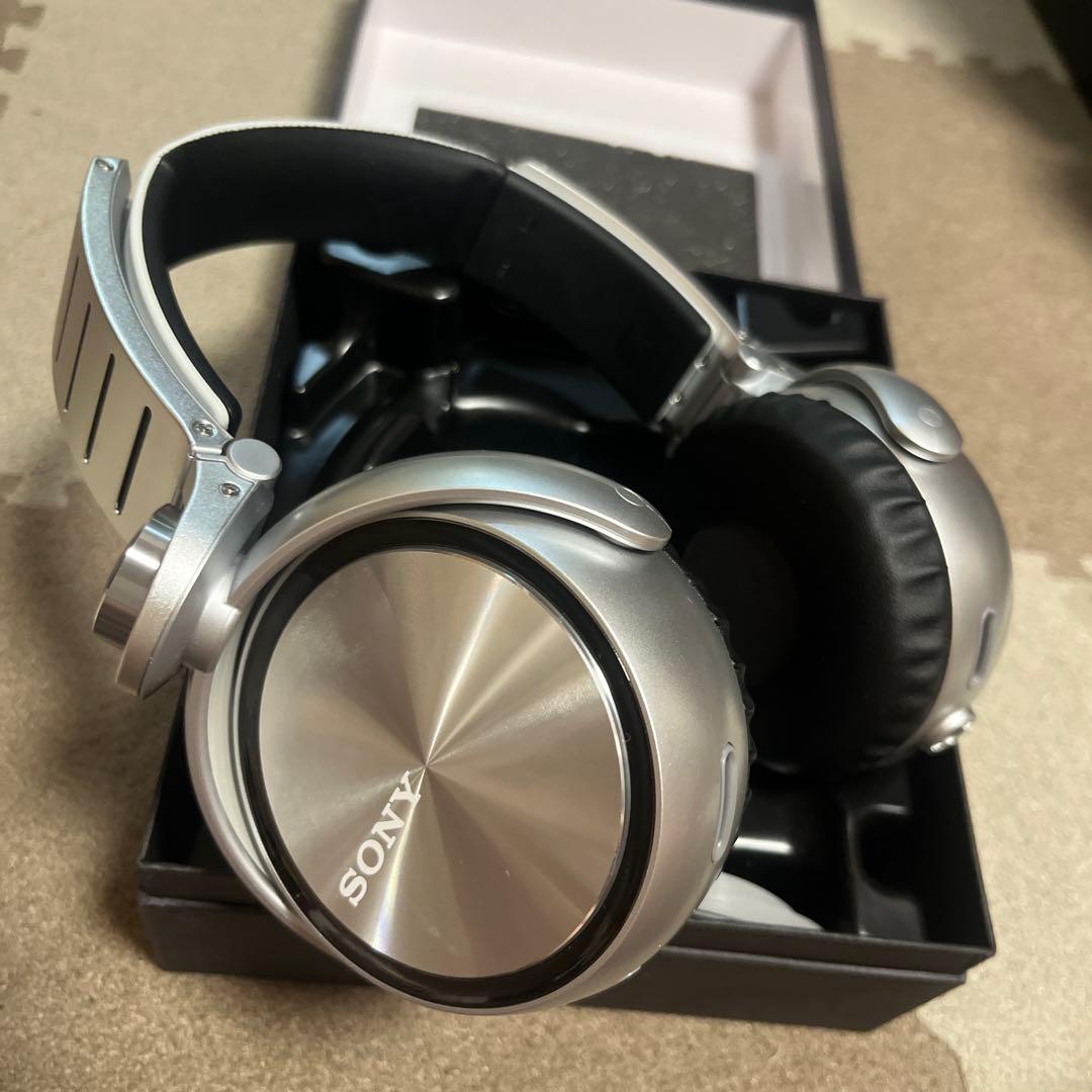 SONY ワイヤレスヘッドホン シルバー