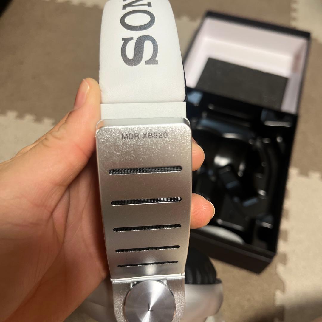 SONY ワイヤレスヘッドホン シルバー