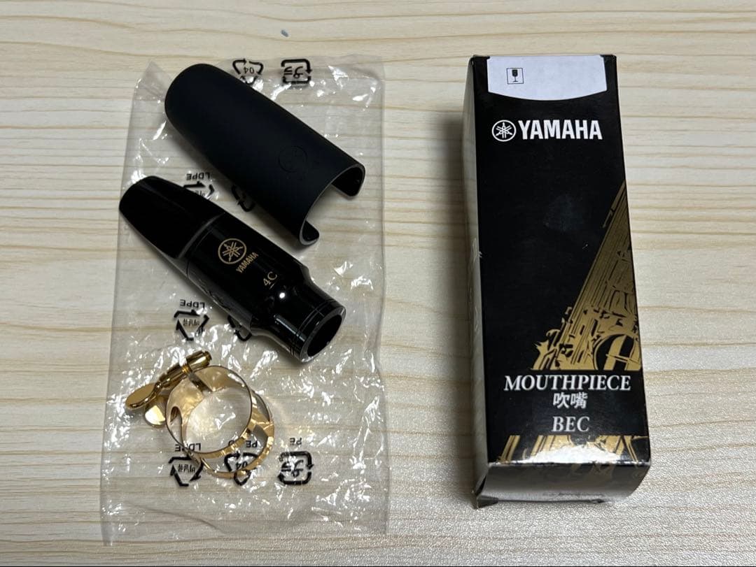 アルトサックス用備品セット　スタンド、マウスピース、リード、ストラップ等