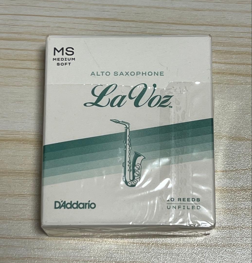 アルトサックス用備品セット　スタンド、マウスピース、リード、ストラップ等