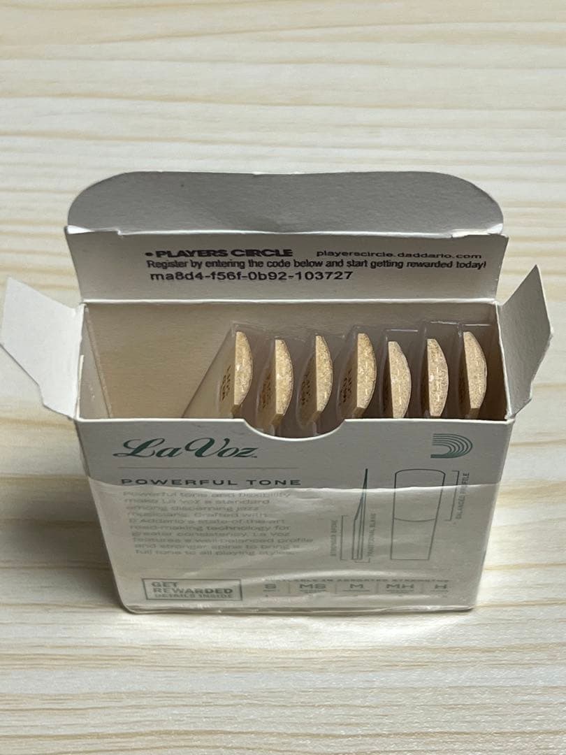 アルトサックス用備品セット　スタンド、マウスピース、リード、ストラップ等