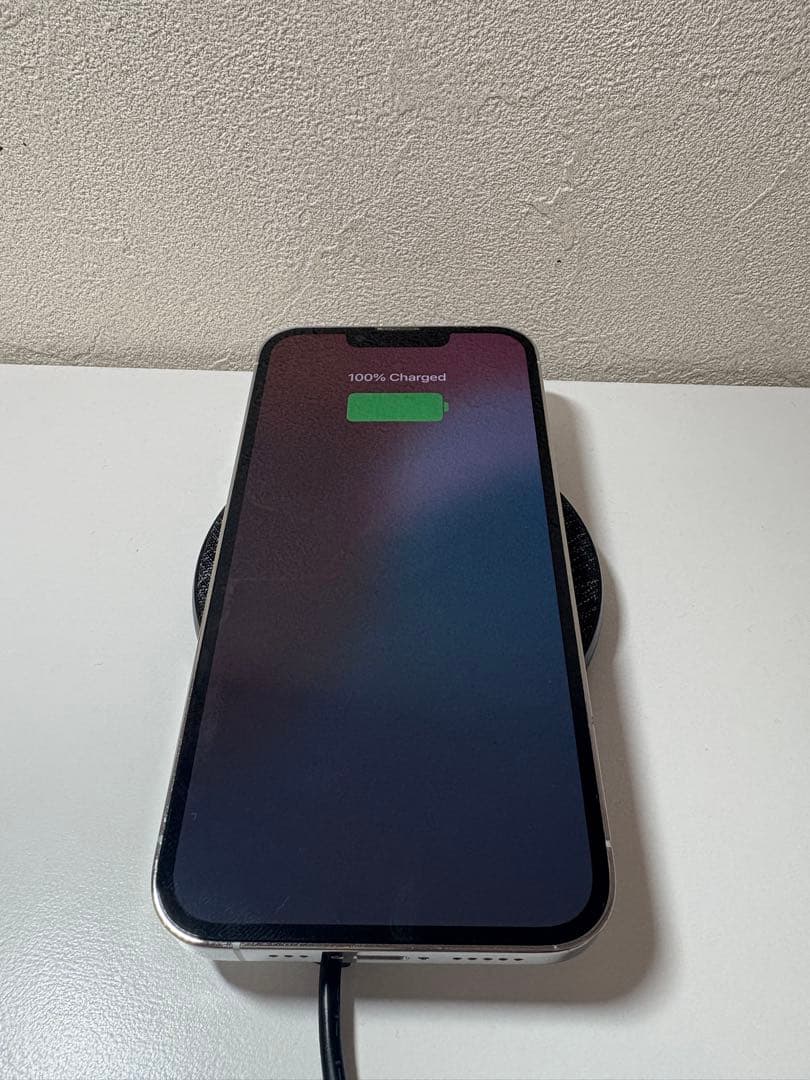 Apple iPhone 13 Pro シルバー 本体、ワイヤレス充電機