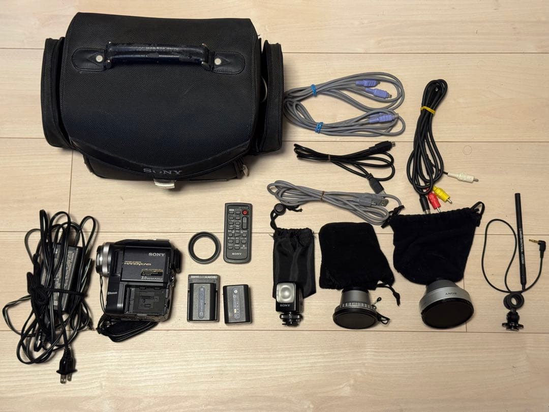 SONY DCR-PC300K ビデオカメラ　望遠・広角レンズ、ライト、マイク等