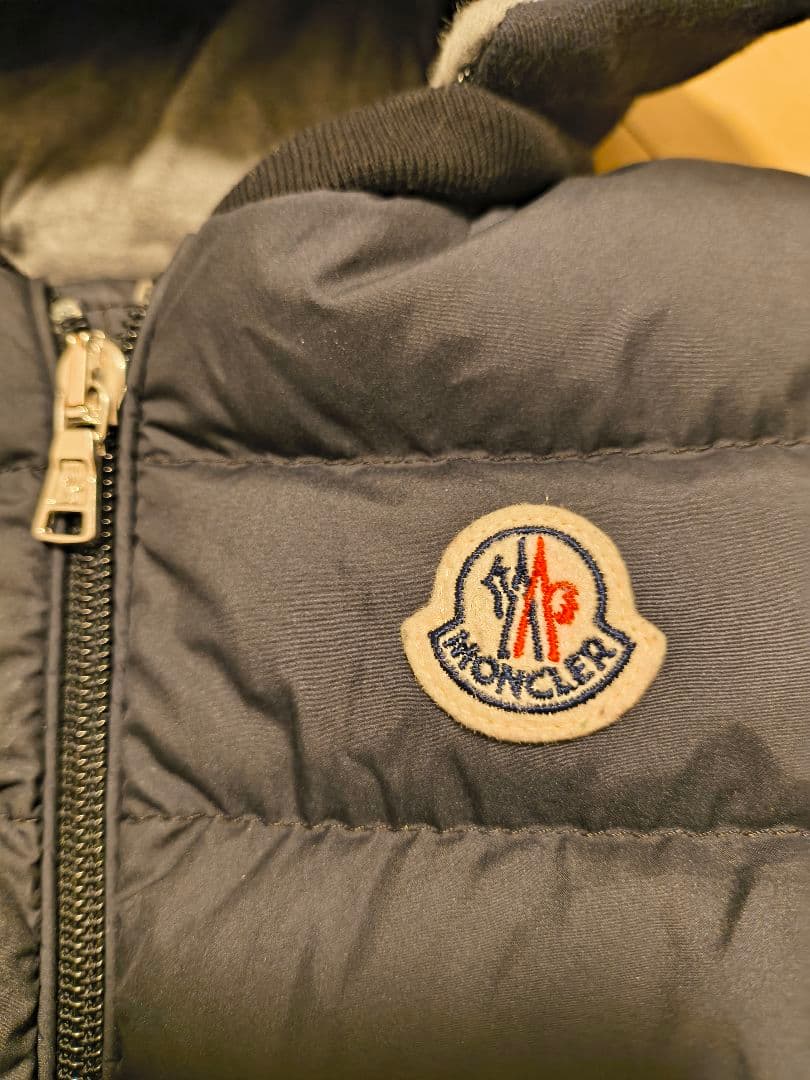 MONCLER ブラック ダウンジャケット