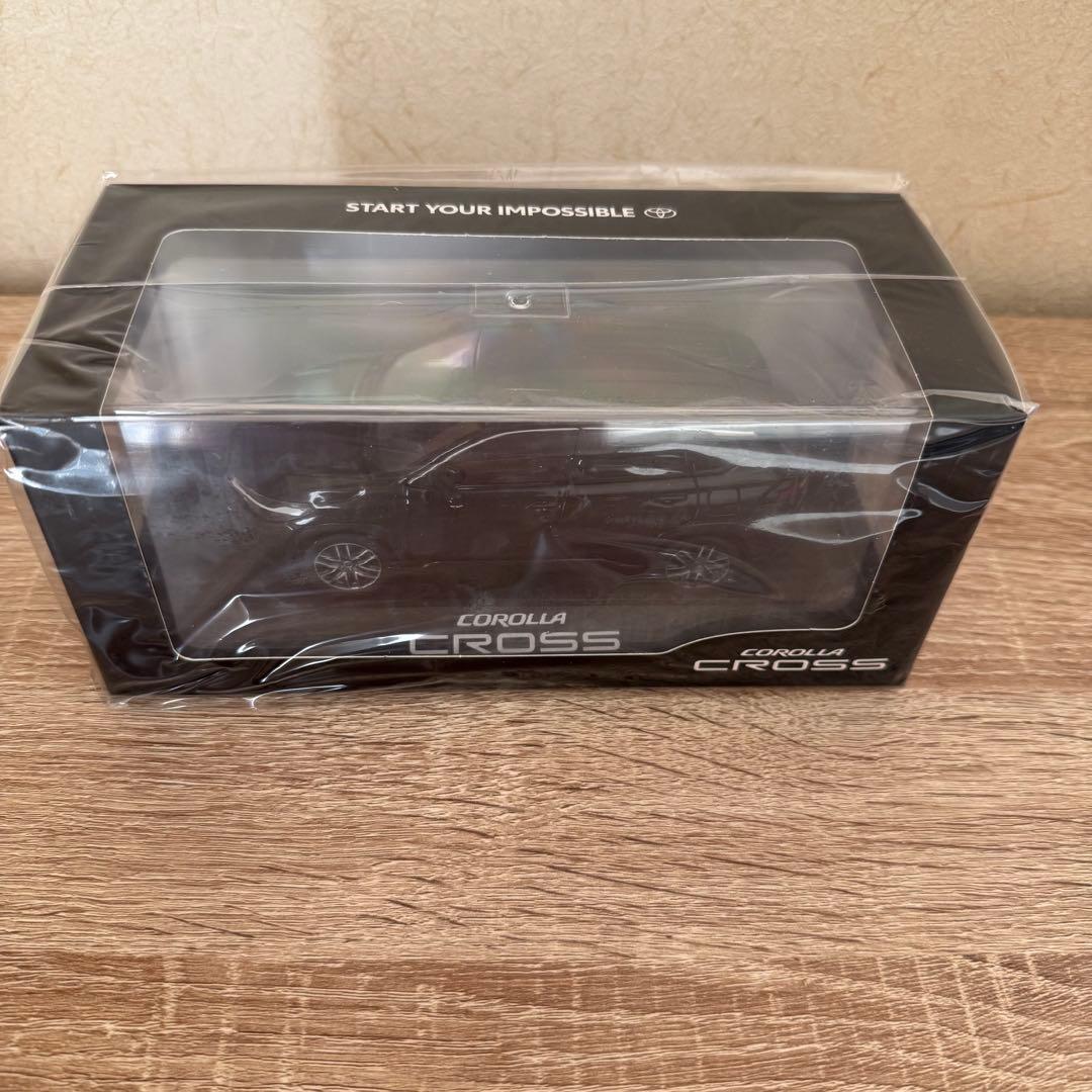 【非売品】トヨタ 新型カローラクロス ブラックマイカ 1/30ミニカー