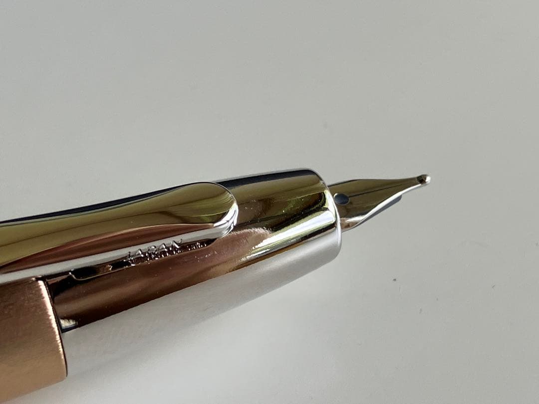 PILOT キャップレス デシモ 20カラーズ シャンパンゴールド M 新品