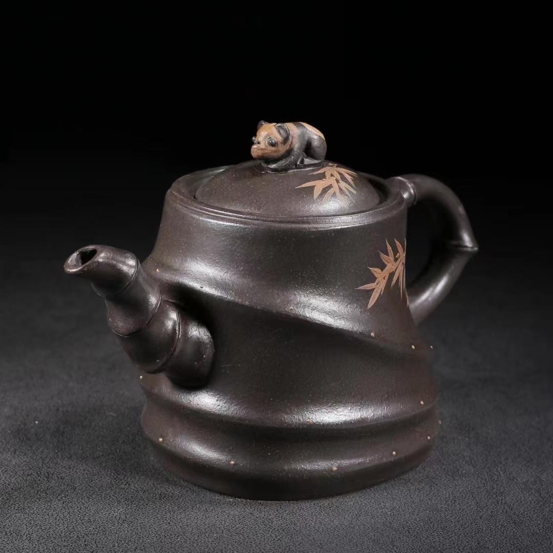 中国古美術・宜興原鉱黑金刚泥 パンダと竹葉紋急須・紫砂壺・底款:蒋蓉・朱泥・急須