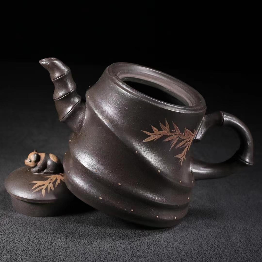 中国古美術・宜興原鉱黑金刚泥 パンダと竹葉紋急須・紫砂壺・底款:蒋蓉・朱泥・急須