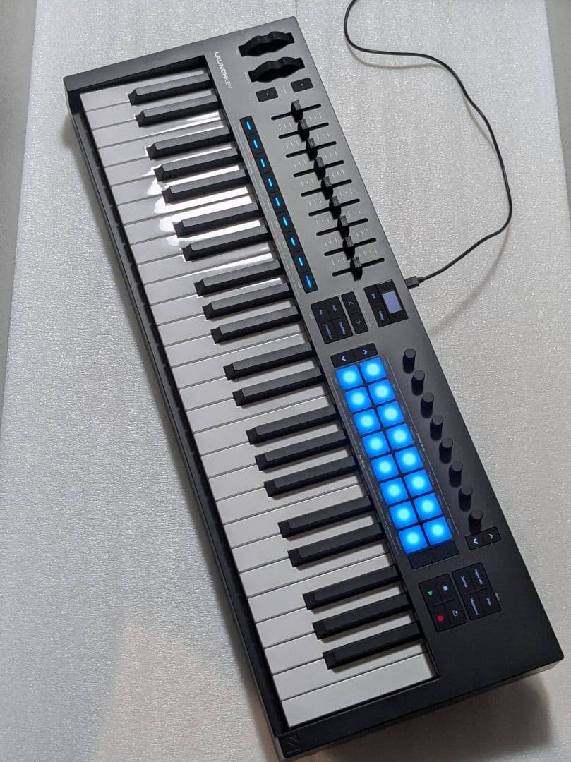 Novation Launchkey 49 MK4 MIDIキーボード ほぼ新品