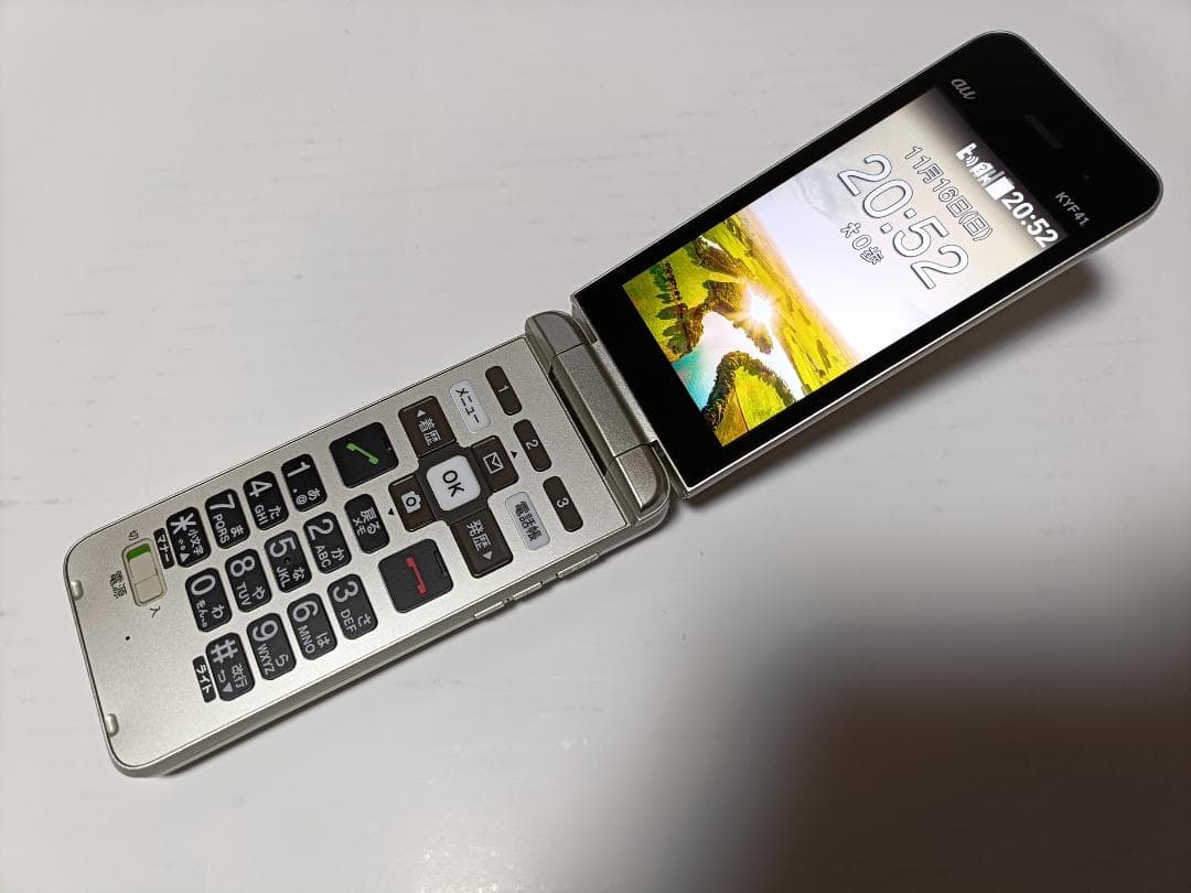 ☆ au GRATINA KYF41 シャンパンゴールド 新品同様